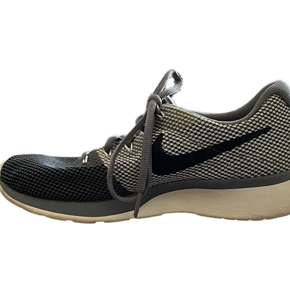 Nike Women’s Tanjun Racer Athletic Shoe - Picture 6 of 8